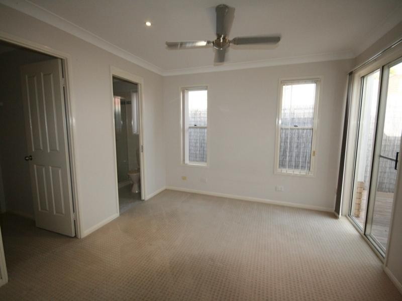 33 Merrilaine Crescent, Merrimac QLD 4226