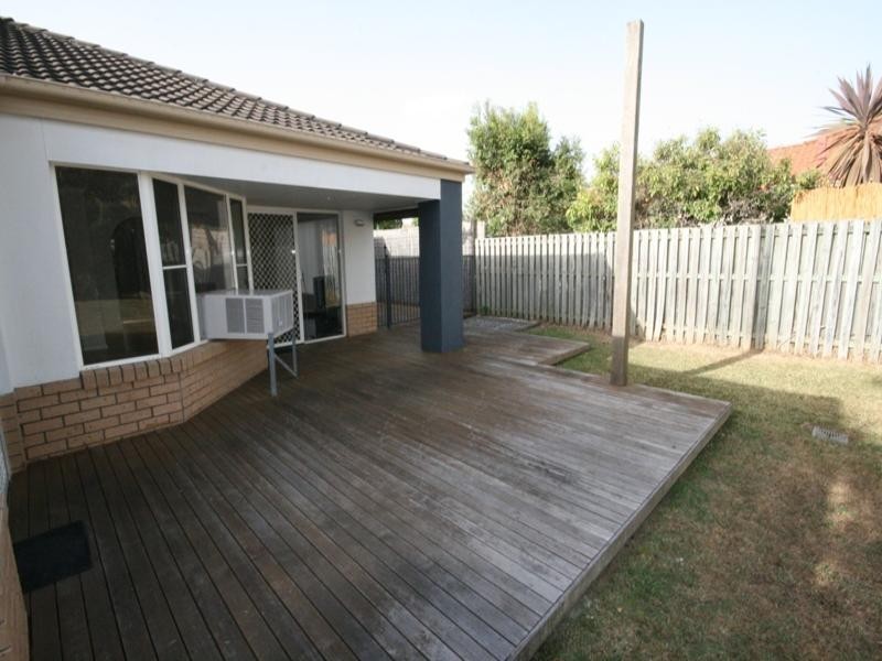 33 Merrilaine Crescent, Merrimac QLD 4226