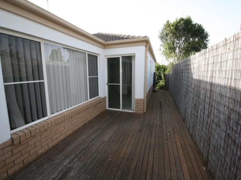 33 Merrilaine Crescent, Merrimac QLD 4226