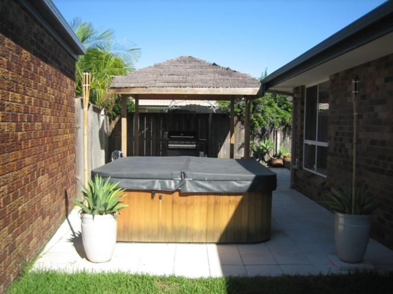 25 Ballerina Street, Burleigh Waters QLD 4220