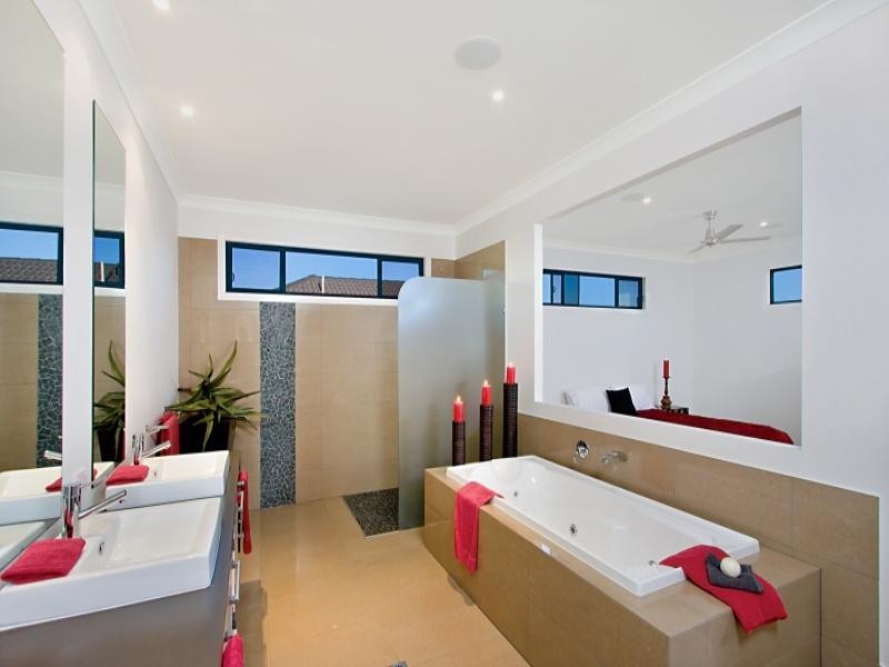 50 Azzurra Drive, Varsity Lakes QLD 4227