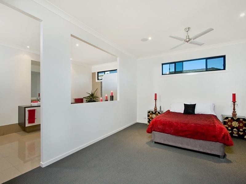 50 Azzurra Drive, Varsity Lakes QLD 4227