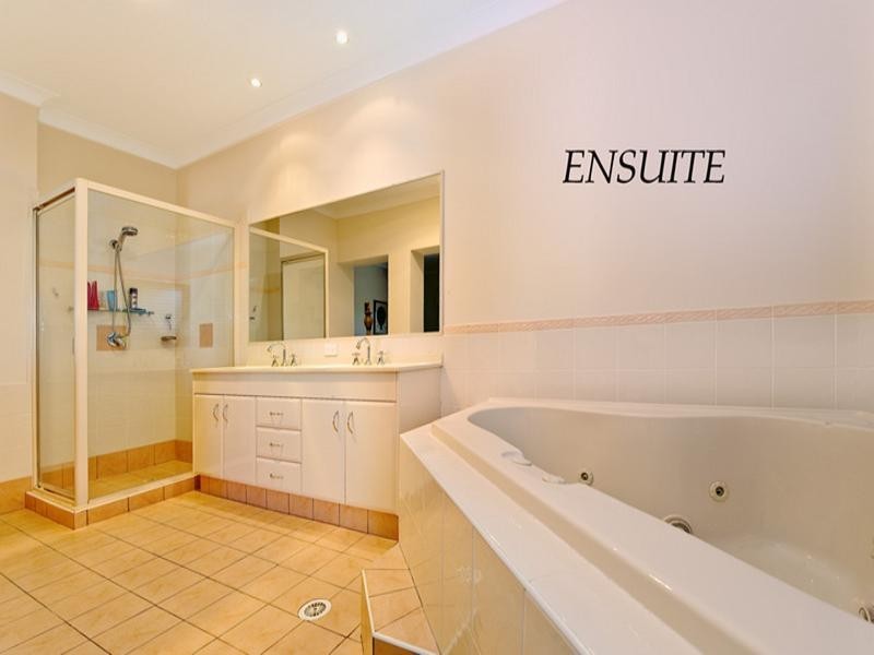 3 Acton Drive, Varsity Lakes QLD 4227