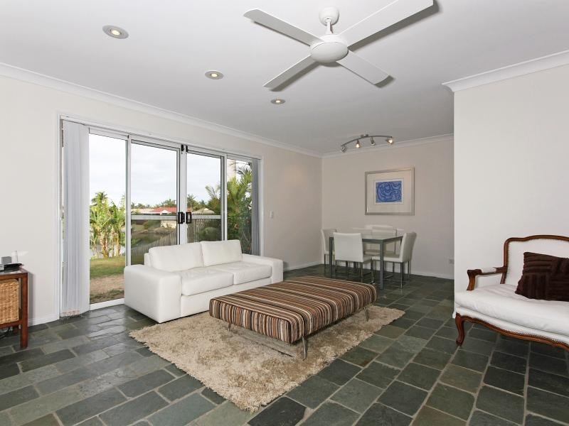 9 Placid Court, Varsity Lakes QLD 4227