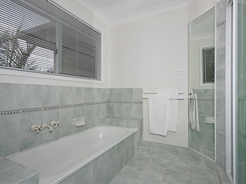 9 Placid Court, Varsity Lakes QLD 4227