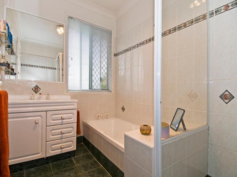 1/255 Christine Avenue, Varsity Lakes QLD 4227