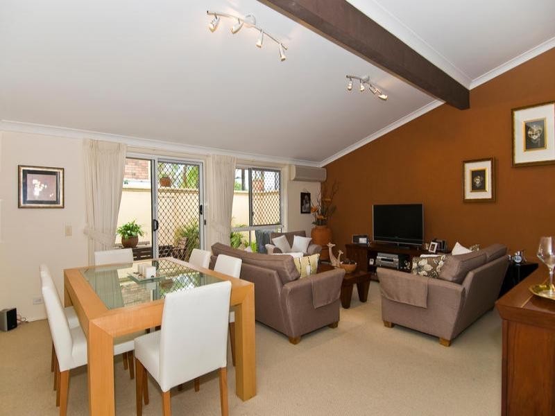 1/255 Christine Avenue, Varsity Lakes QLD 4227