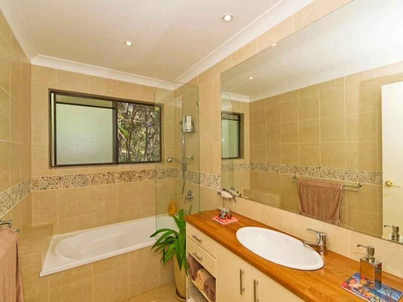 12 Cheshire Grove, Elanora QLD 4221