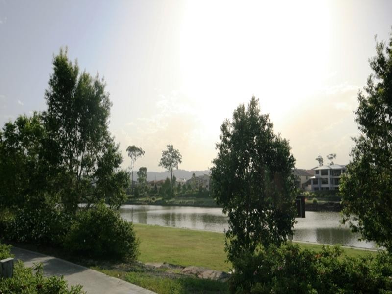 11 Valetta Crescent, Varsity Lakes QLD 4227