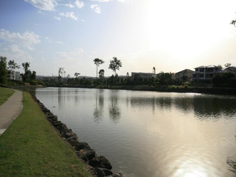 11 Valetta Crescent, Varsity Lakes QLD 4227