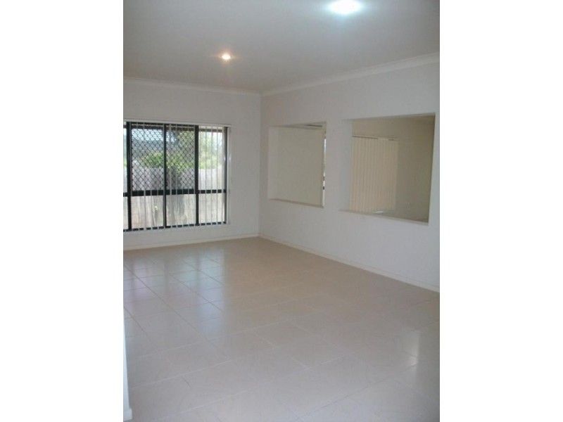 25 Palma Crescent, Varsity Lakes QLD 4227