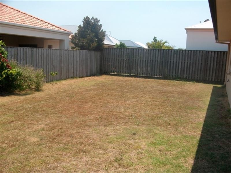 25 Palma Crescent, Varsity Lakes QLD 4227