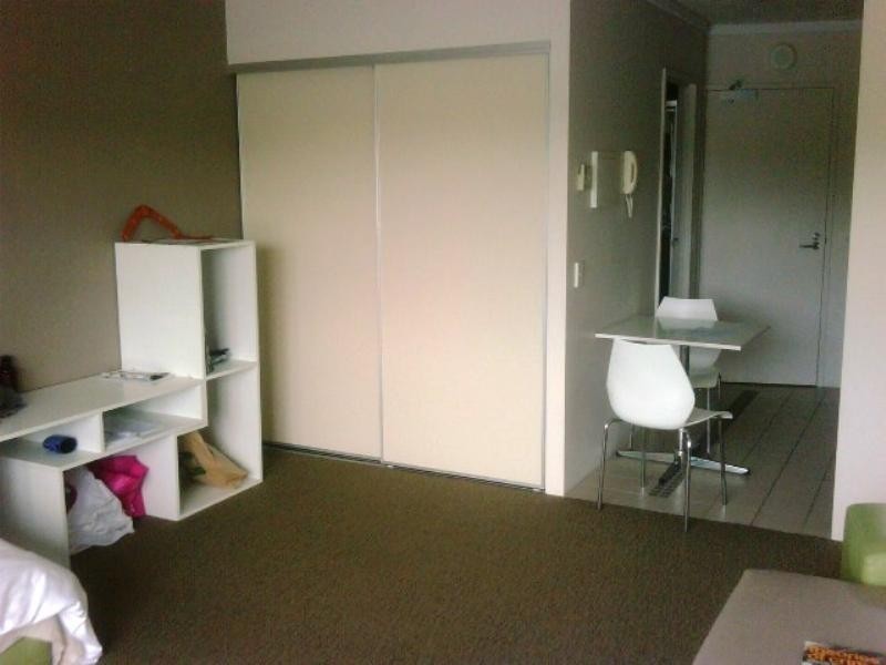 2/25 Lake Orr Drive, Robina QLD 4226