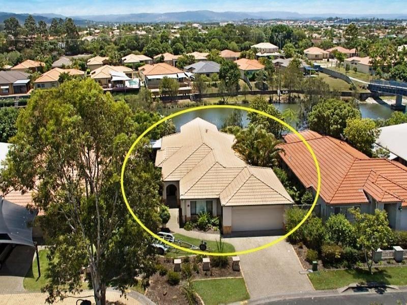 32 Lakes Circuit, Burleigh Waters QLD 4220