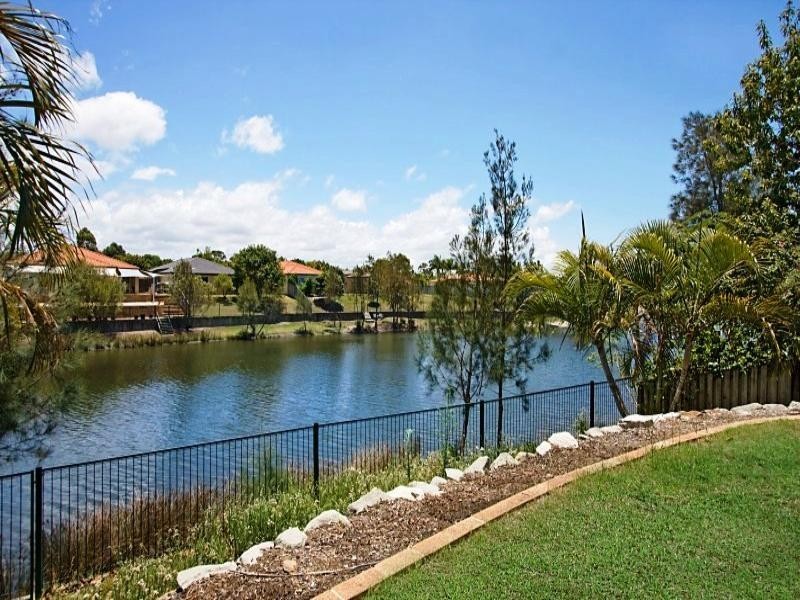 32 Lakes Circuit, Burleigh Waters QLD 4220