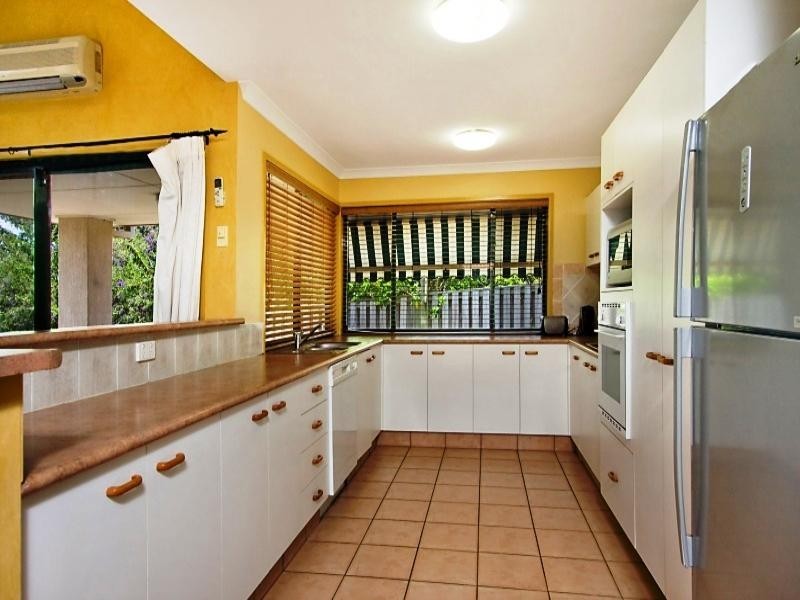 32 Lakes Circuit, Burleigh Waters QLD 4220