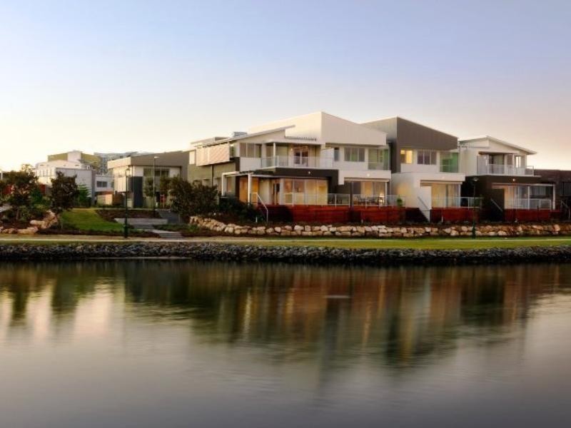 5 Lakefront Crescent, Varsity Lakes QLD 4227