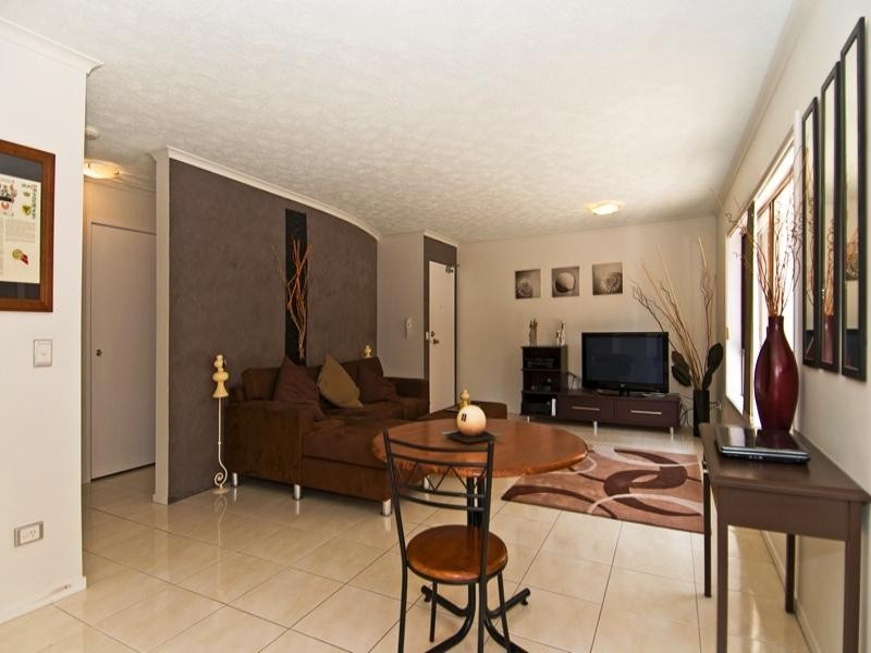 1/1 Burrabee Street, Burleigh Heads QLD 4220