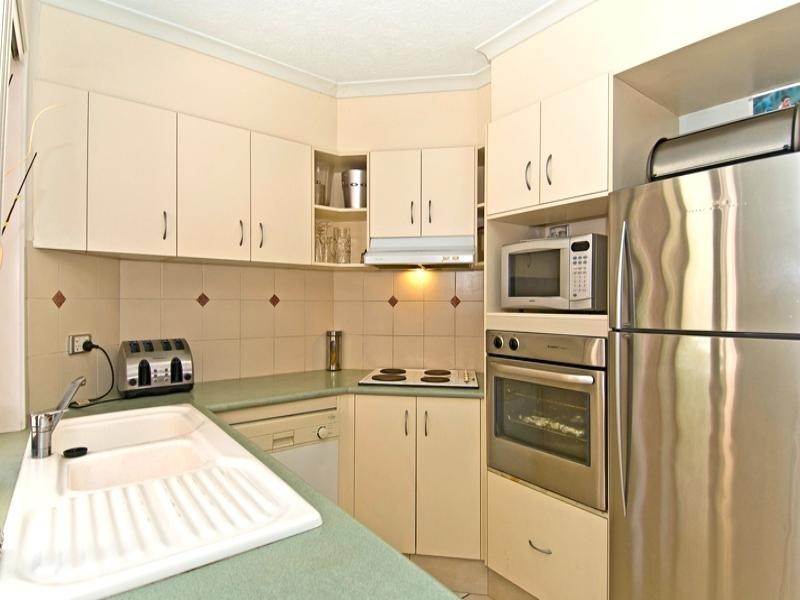 1/1 Burrabee Street, Burleigh Heads QLD 4220