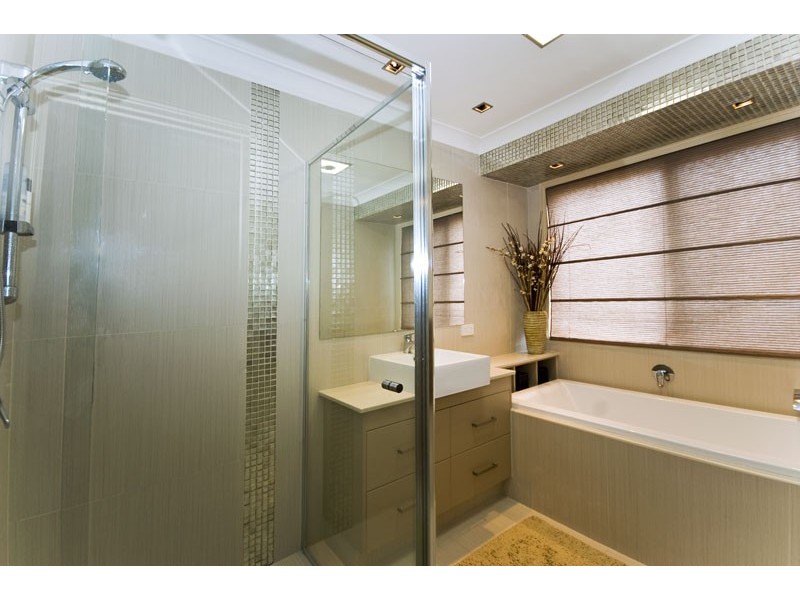 12 Wedgebill Parade, Burleigh Waters QLD 4220