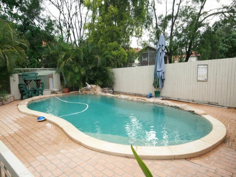 8 Levestam Court, Carrara QLD 4211