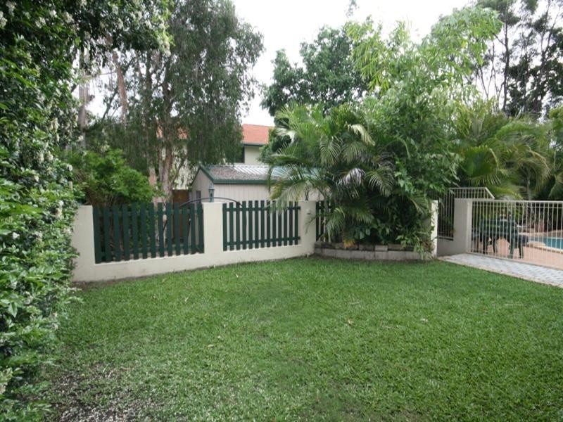 8 Levestam Court, Carrara QLD 4211