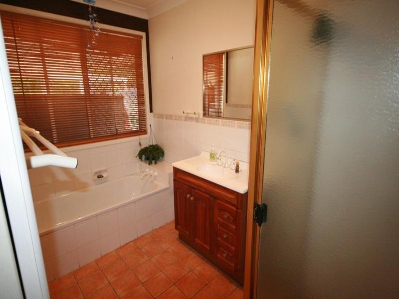 8 Levestam Court, Carrara QLD 4211