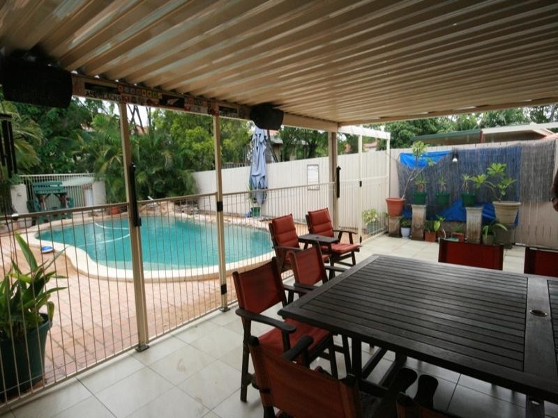 8 Levestam Court, Carrara QLD 4211