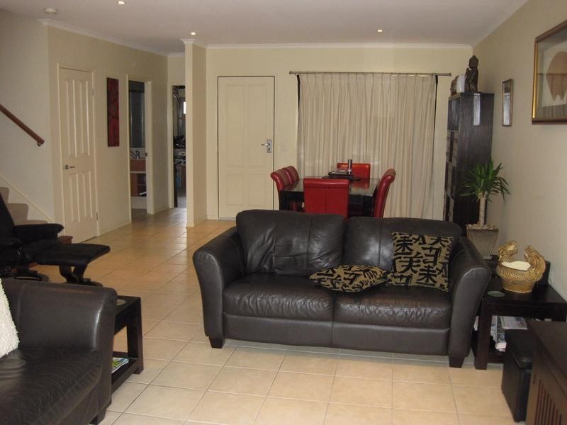 109/136 Palm Meadows Drive, Carrara QLD 4211