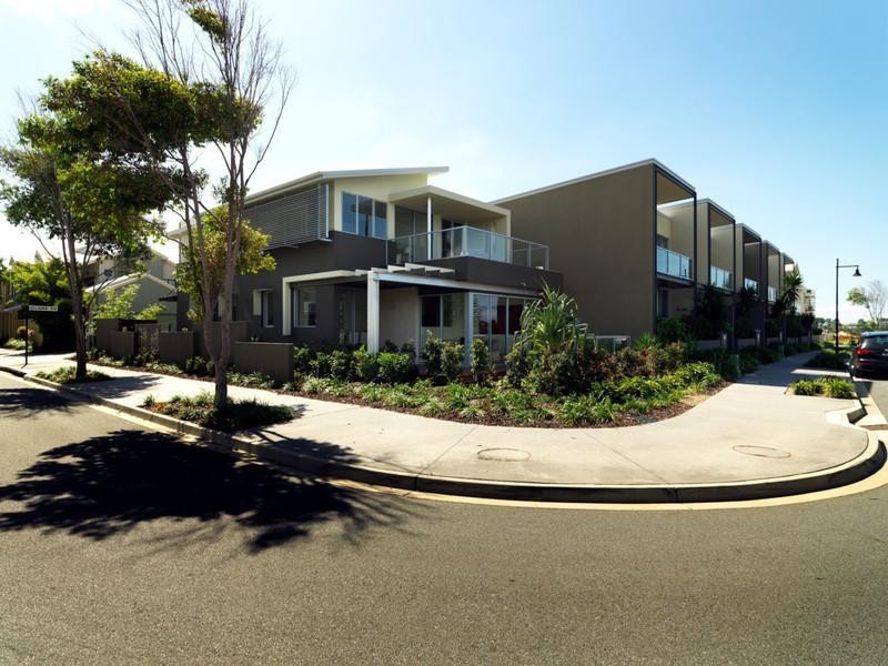 50 Watts Drive, Varsity Lakes QLD 4227