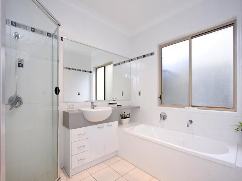 20 Royal Links Drive, Robina QLD 4226