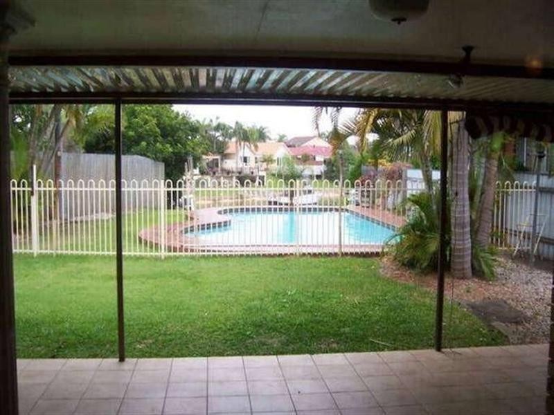 22 Bermuda Street, Broadbeach Waters QLD 4218