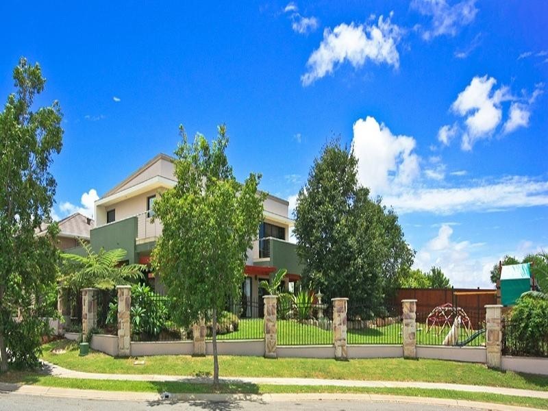 14 Avellino Drive, Varsity Lakes QLD 4227