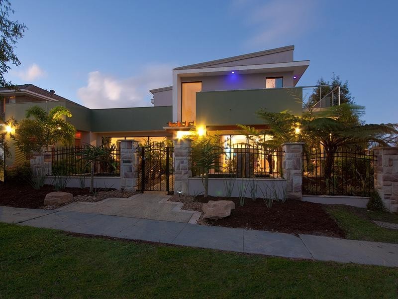 14 Avellino Drive, Varsity Lakes QLD 4227