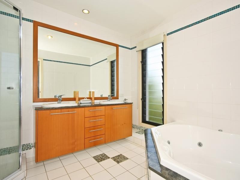 14 Avellino Drive, Varsity Lakes QLD 4227