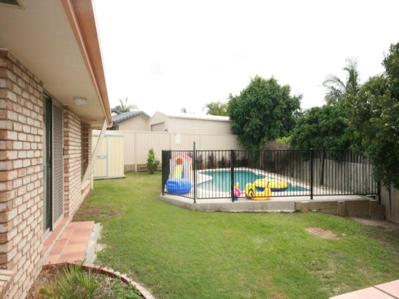 8 Staffa Close, Merrimac QLD 4226