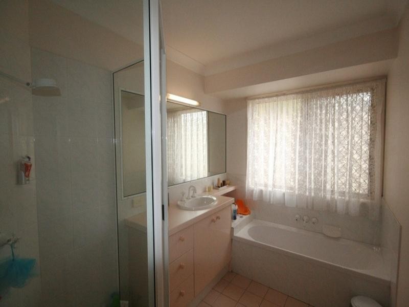 8 Staffa Close, Merrimac QLD 4226