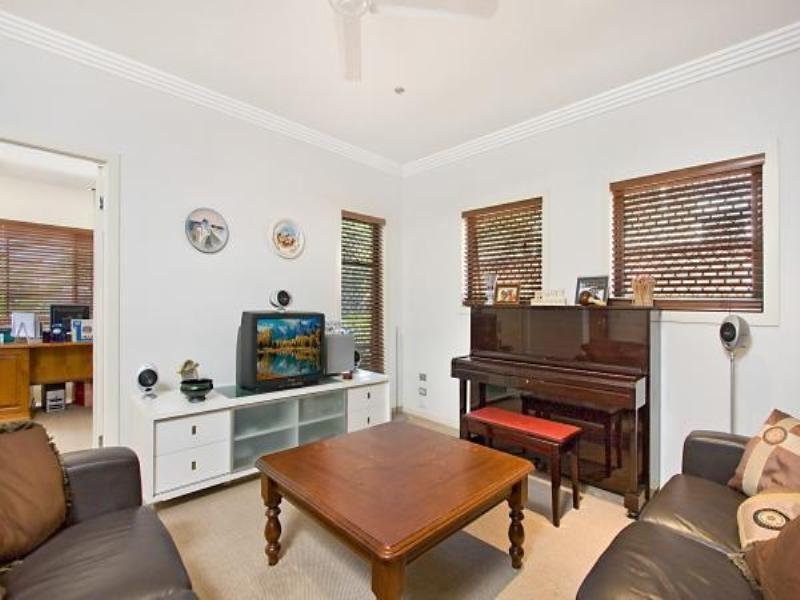 15 Lantau Crescent, Varsity Lakes QLD 4227