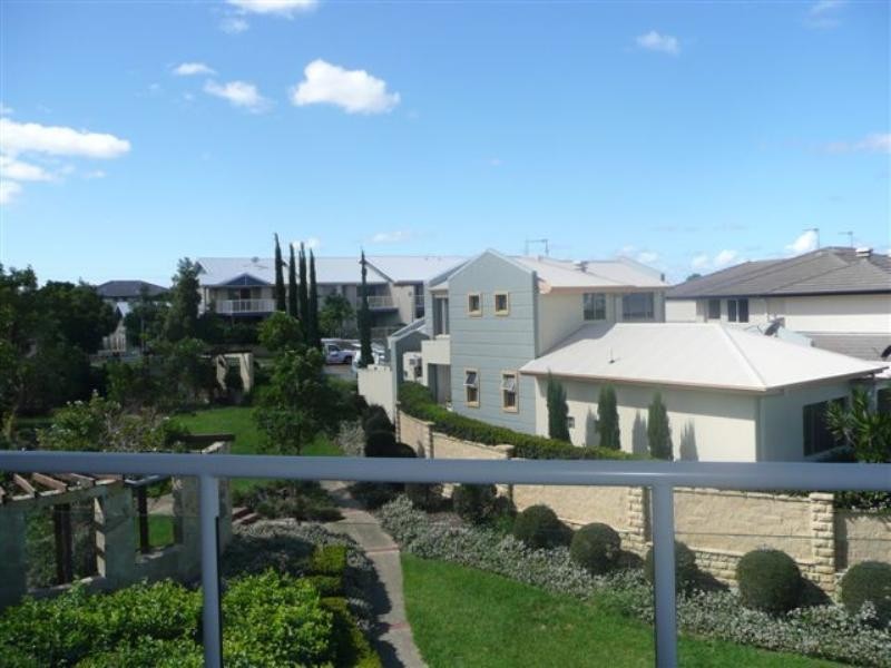 16/11 Promenade Avenue, Robina QLD 4226