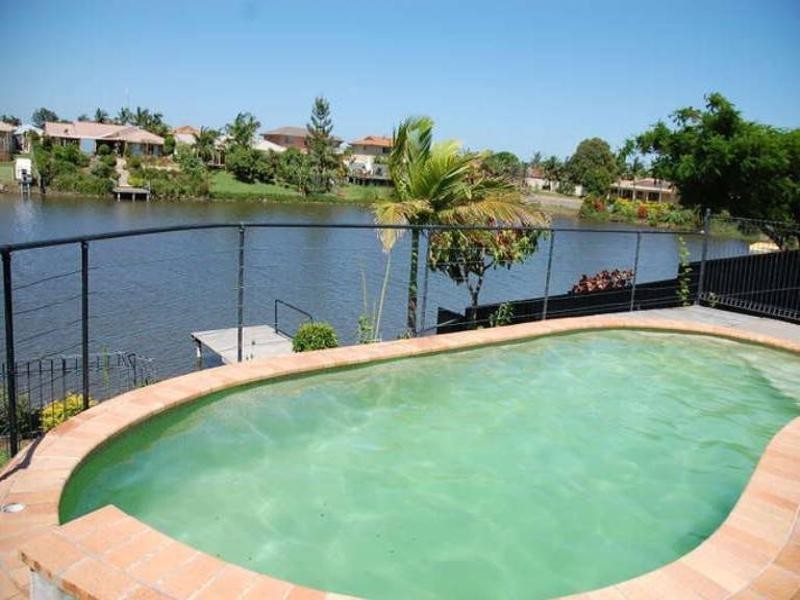 7 Southlake Drive, Varsity Lakes QLD 4227