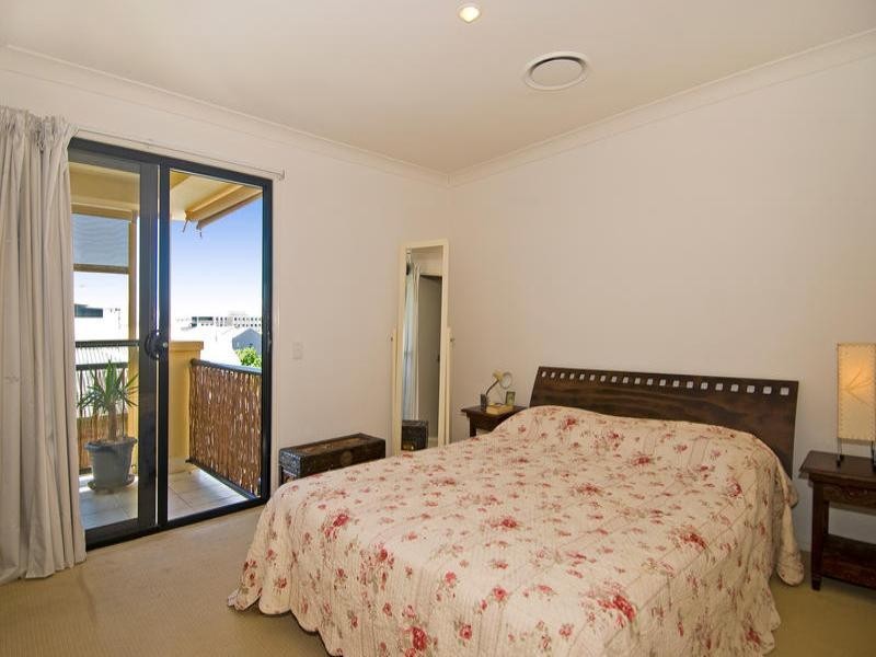 5/2 Tourangeau Crescent, Varsity Lakes QLD 4227