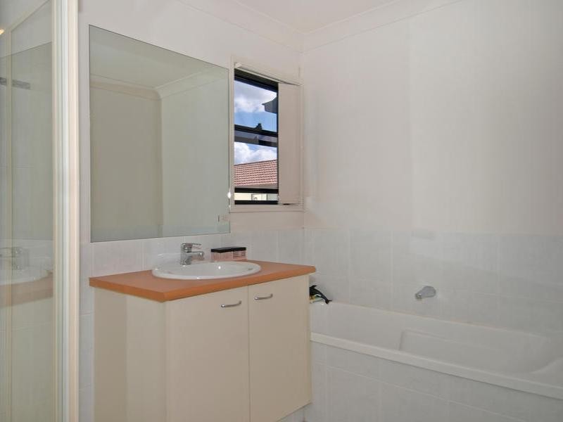 5/2 Tourangeau Crescent, Varsity Lakes QLD 4227