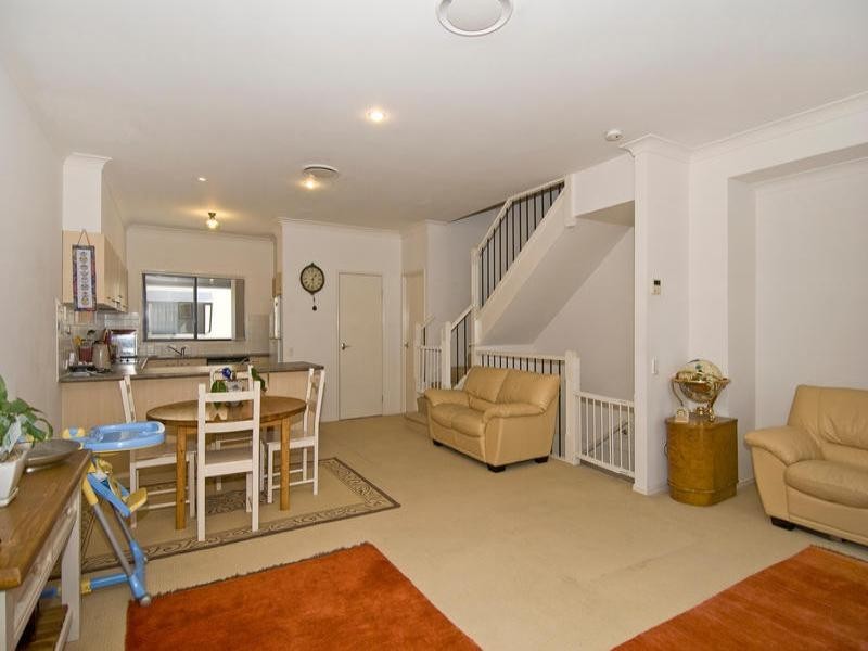 5/2 Tourangeau Crescent, Varsity Lakes QLD 4227