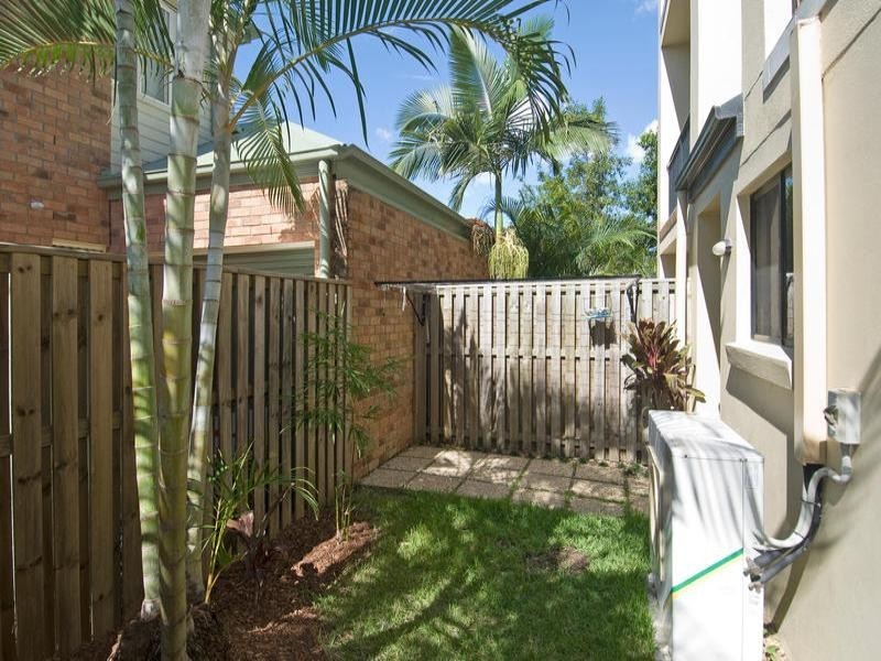 5/2 Tourangeau Crescent, Varsity Lakes QLD 4227