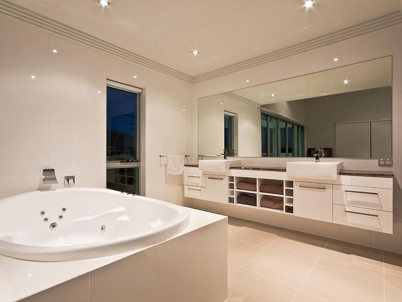 46 Azzurra Drive, Varsity Lakes QLD 4227