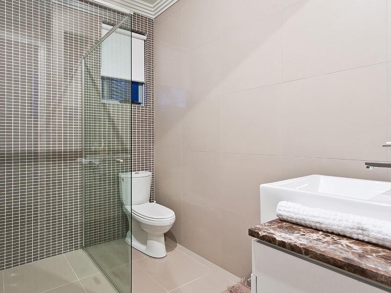 46 Azzurra Drive, Varsity Lakes QLD 4227