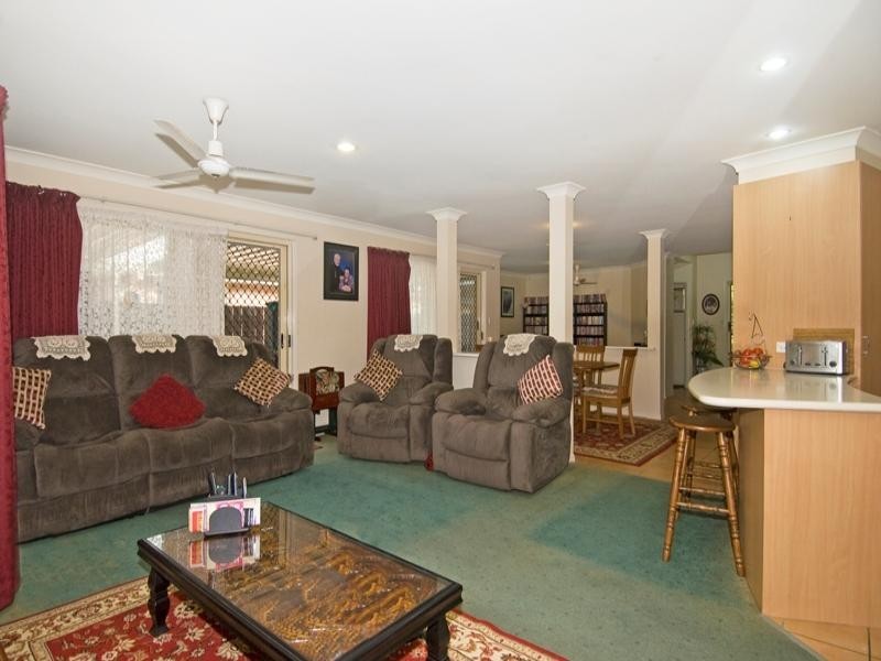 8 Daryl Drive, Varsity Lakes QLD 4227