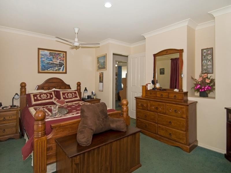 8 Daryl Drive, Varsity Lakes QLD 4227