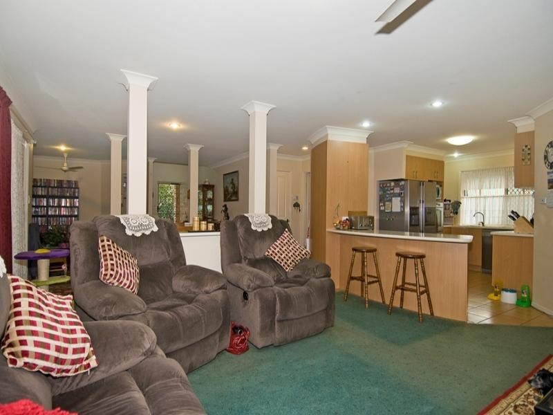 8 Daryl Drive, Varsity Lakes QLD 4227