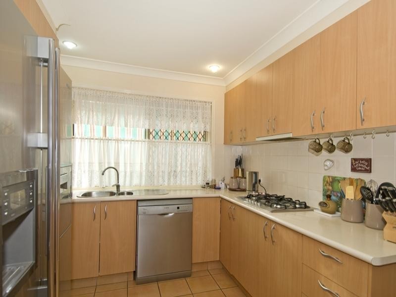 8 Daryl Drive, Varsity Lakes QLD 4227